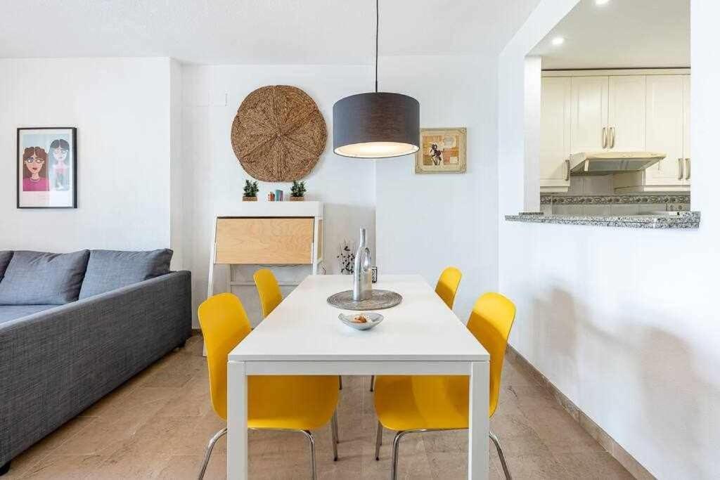 797 Holiday Rentals- Hermoso Apartamento Para 4 En เบนัลมาเดนา ภายนอก รูปภาพ