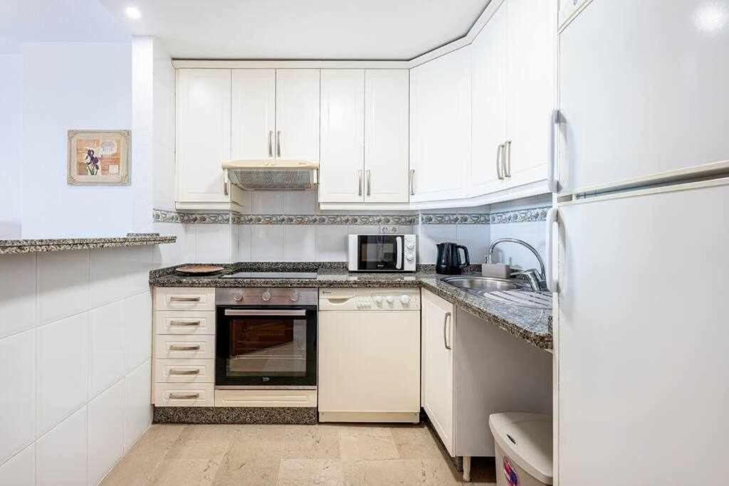 797 Holiday Rentals- Hermoso Apartamento Para 4 En เบนัลมาเดนา ภายนอก รูปภาพ