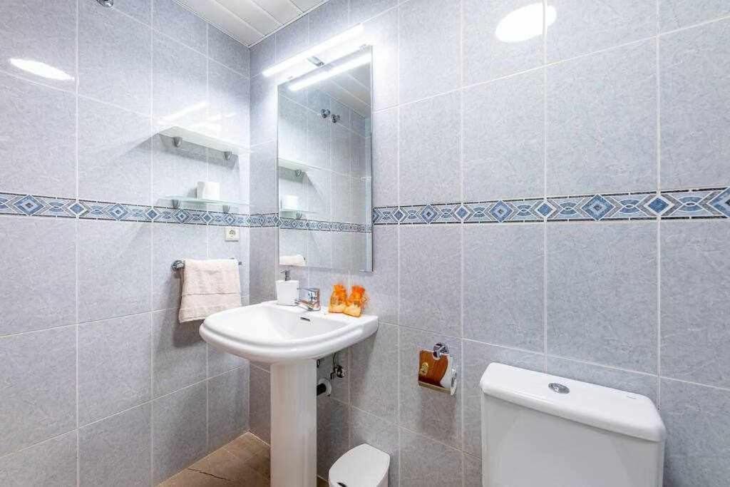 797 Holiday Rentals- Hermoso Apartamento Para 4 En เบนัลมาเดนา ภายนอก รูปภาพ