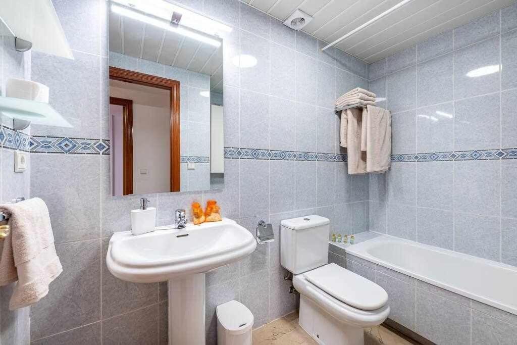797 Holiday Rentals- Hermoso Apartamento Para 4 En เบนัลมาเดนา ภายนอก รูปภาพ